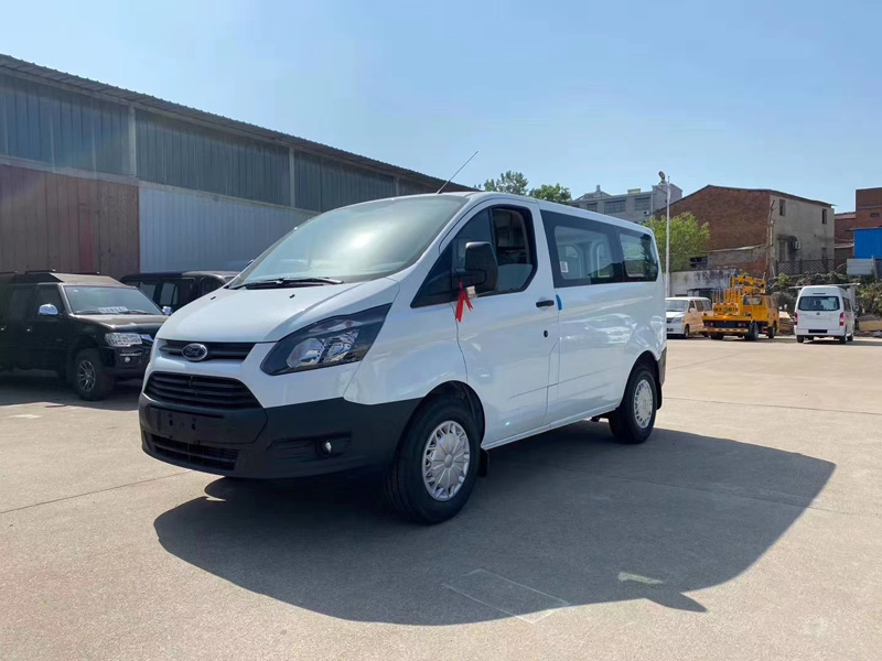 福特新全顺殡葬服务车(柴油短轴)