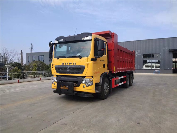 重型重汽多功能除雪车